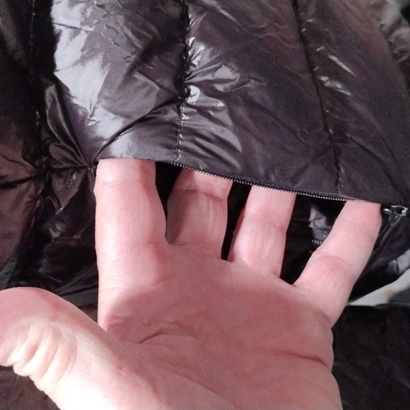 Sarin Matthews black nylon wet look down puffer jacket. Mint condition. Large - Picture 6 of 10